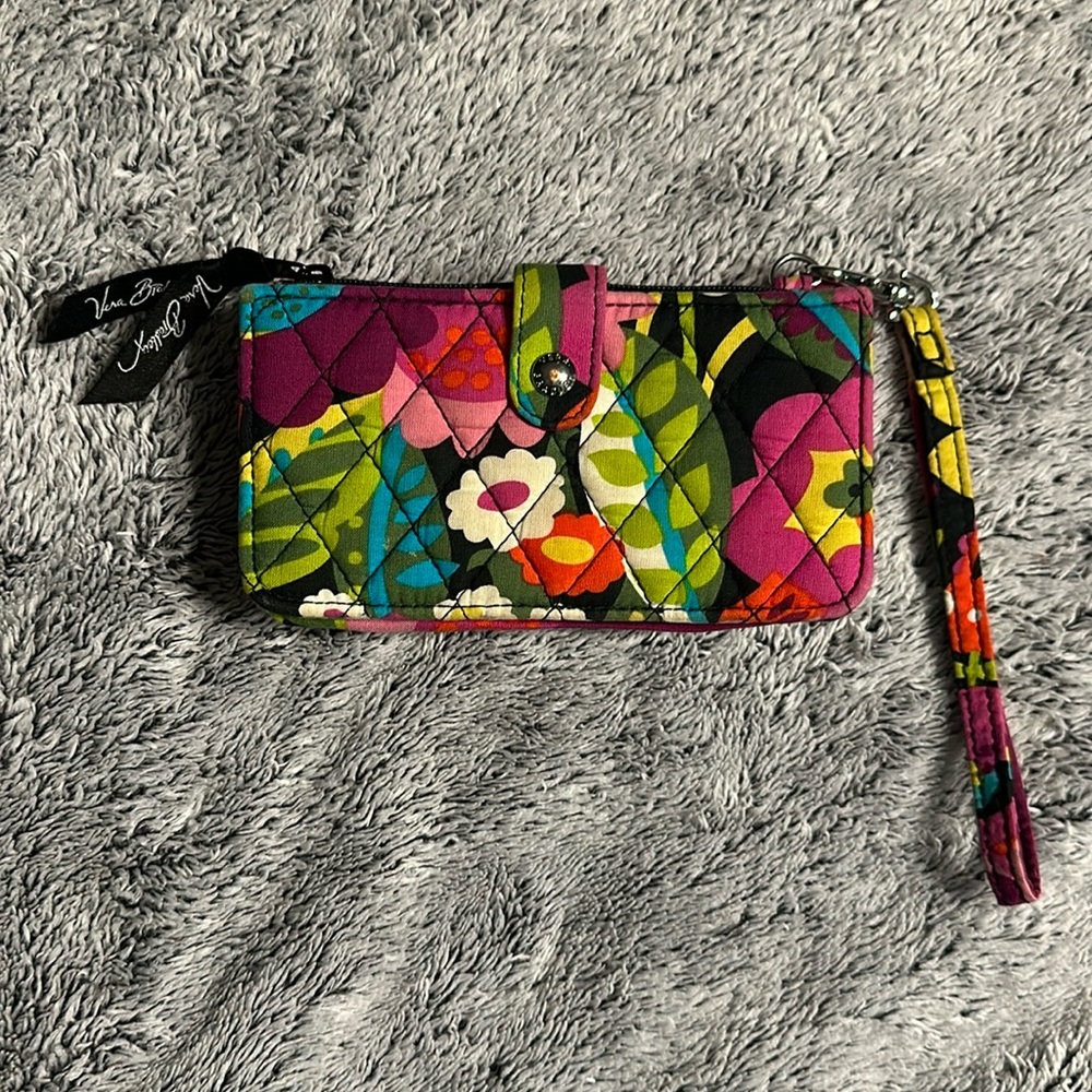 Vera Bradley “Va Va Bloom” wristlet wallet